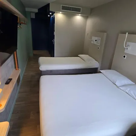 Ibis Budget Charles De Gaulle Hotel 3*